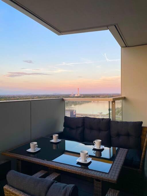 Danube Skyline Executive Apartament *